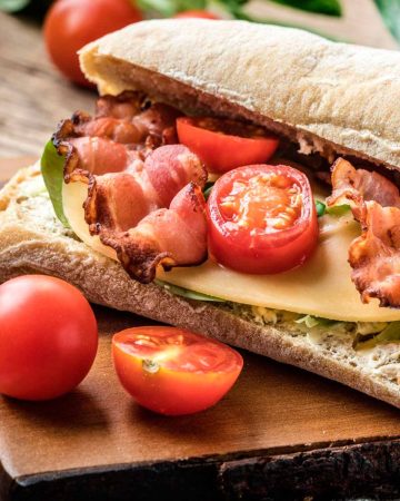 A delicious panini with tomato and bacon